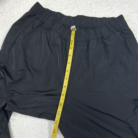ALO Yoga Black Cargo women’s pants size Small - Picture 7 of 10